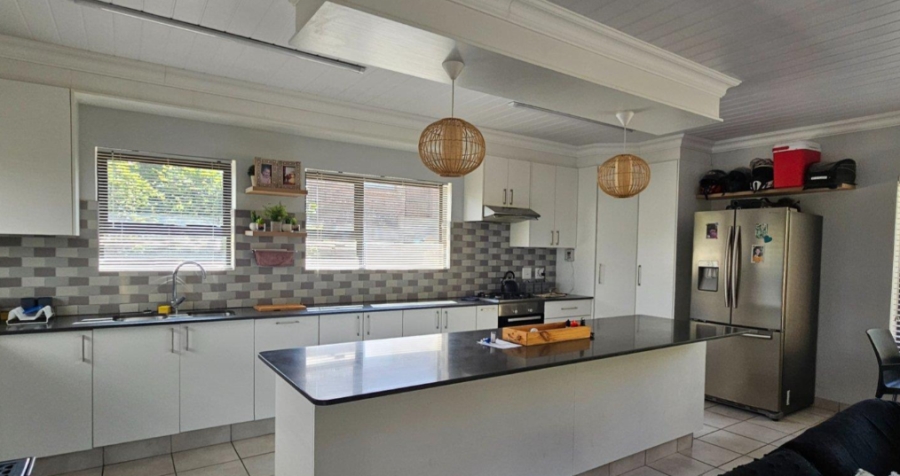 2 Bedroom Property for Sale in Fraaiuitsig Western Cape
